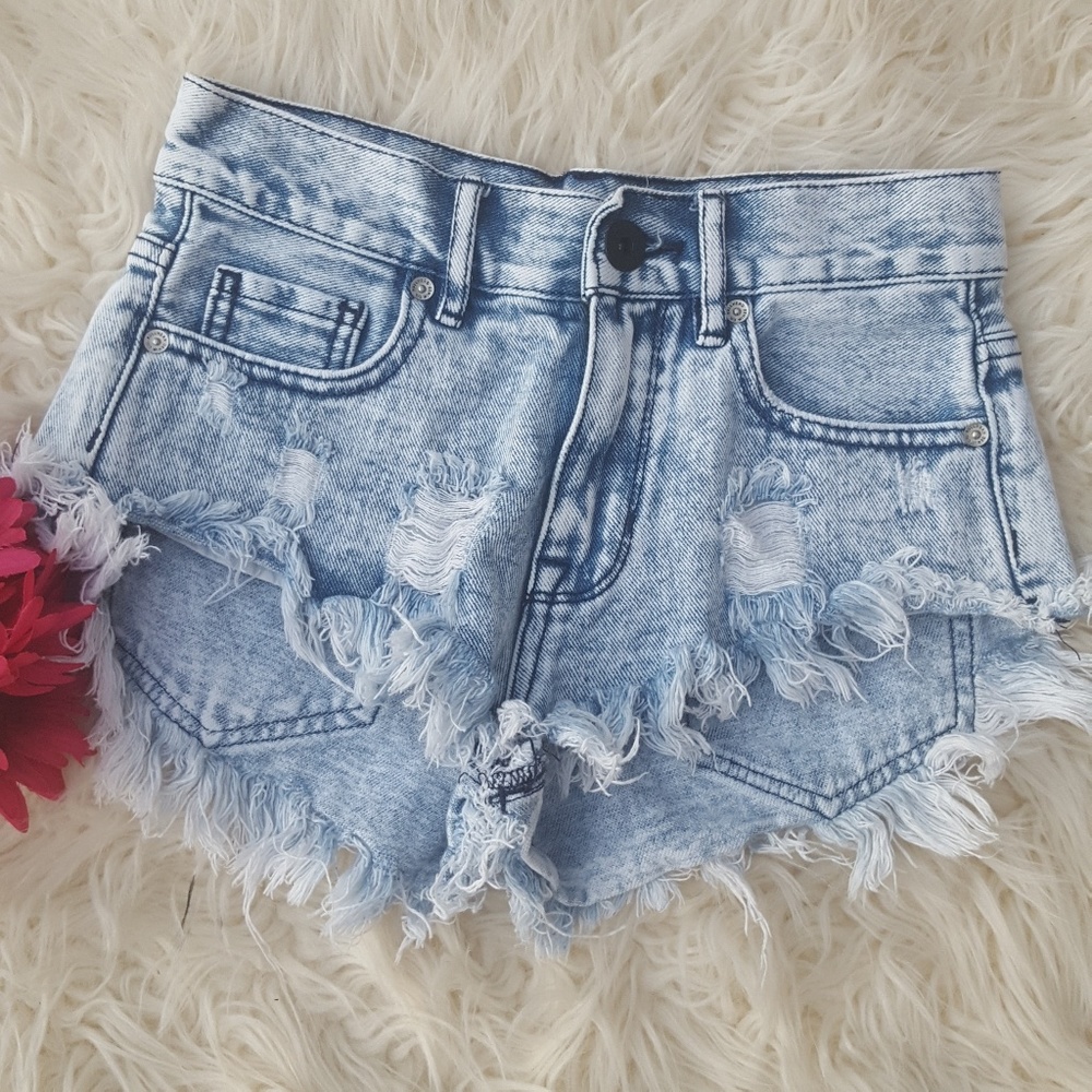 Bullhead Hi-rise shorts